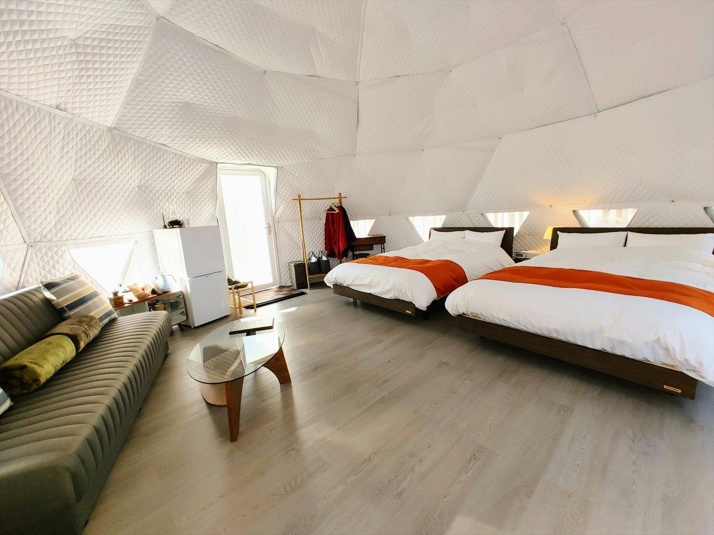 เต็นท์โดมที่กว้างขวางและแนะนำ