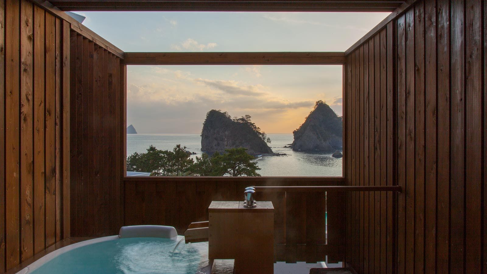 Dogashima Onsen Hotel: The Only Inn with Its Own Natural Hot Spring in Dogashima