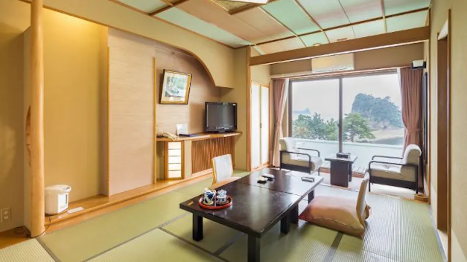 Dogashima Onsen Hotel: The Only Inn with Its Own Natural Hot Spring in Dogashima