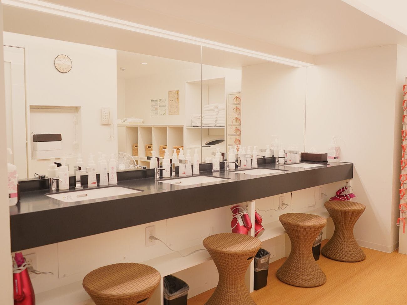 Ruang Ganti Pemandian Umum Wanita