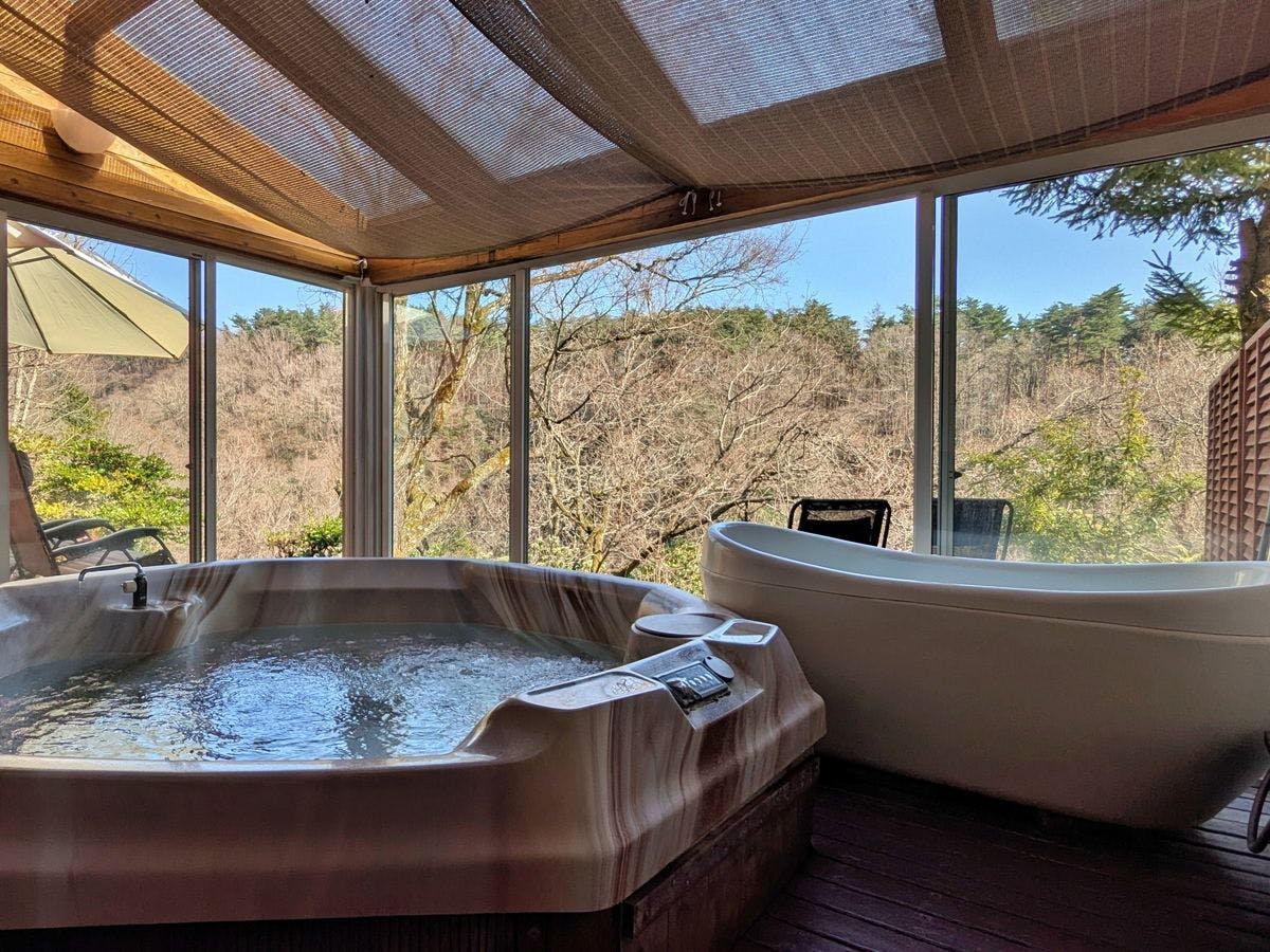 Jacuzzi & Kolam Air Dingin (2)