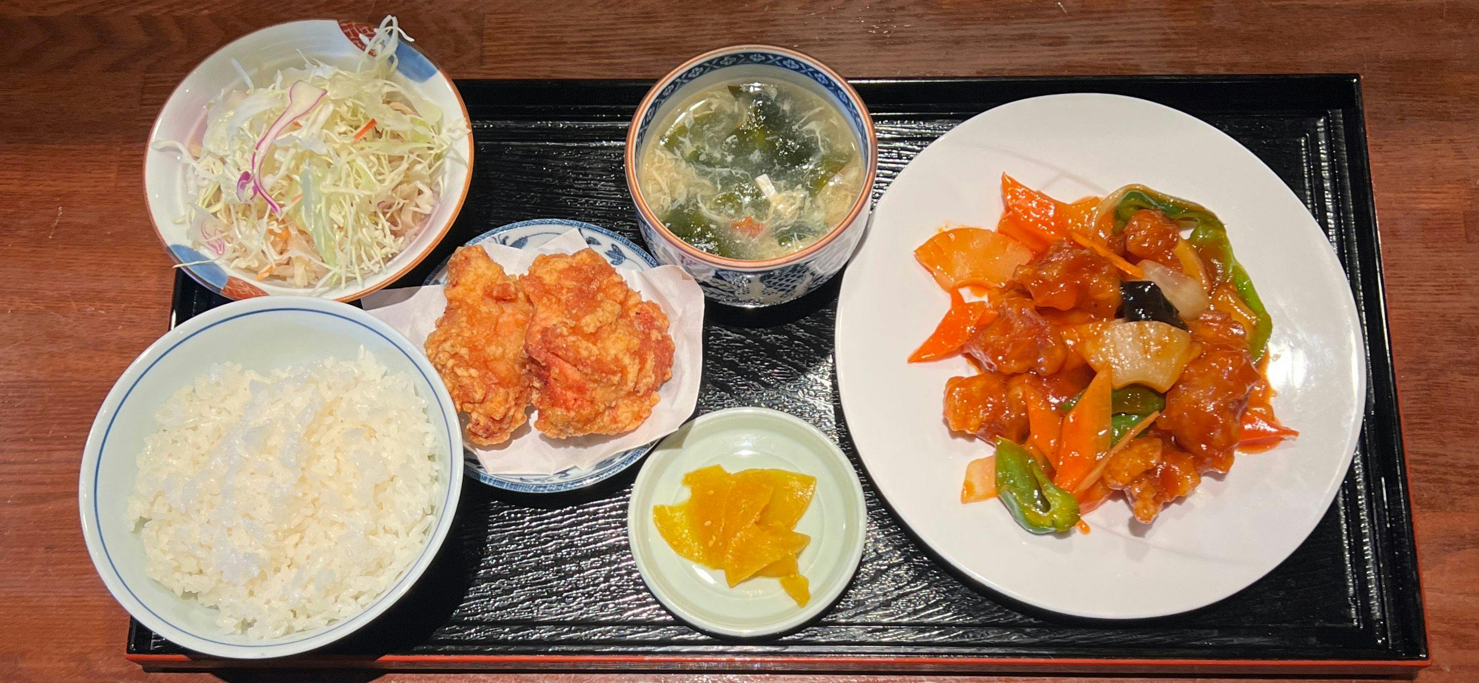 ชุดอาหารหมูเปรี้ยวหวาน