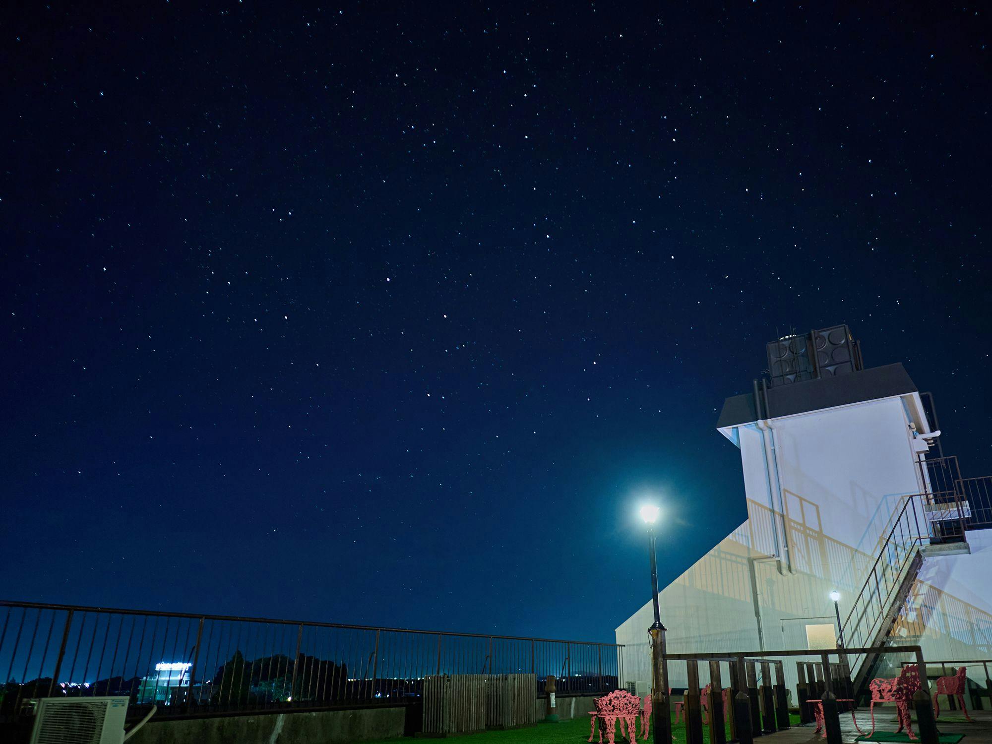 ท้องฟ้ายามค่ำคืนที่มองจาก 【空中GARDEN 宙-sora-】