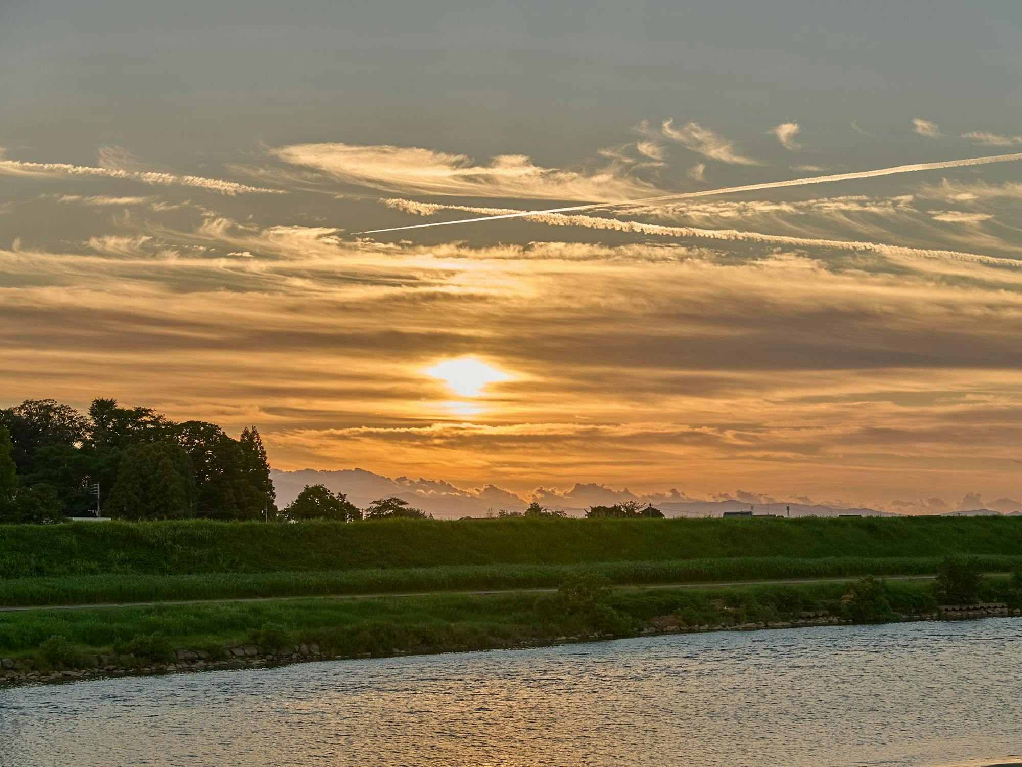 พระอาทิตย์ตกดินที่แม่น้ำชิกุโกะ