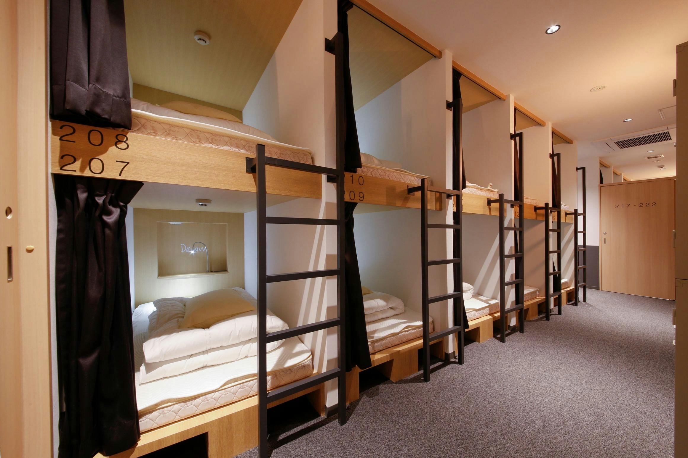 White Hostel Shinsaibashi