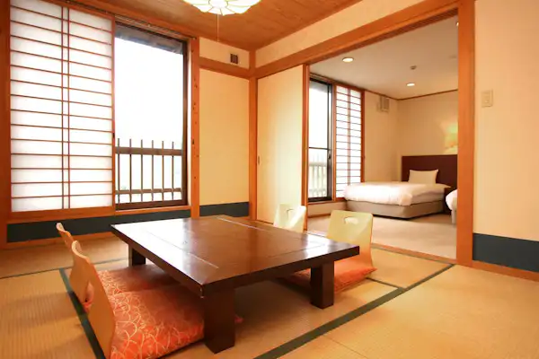 ห้องพักแบบญี่ปุ่นหรือแบบญี่ปุ่น-ตะวันตกที่กว้างขวางพร้อมสองห้อง