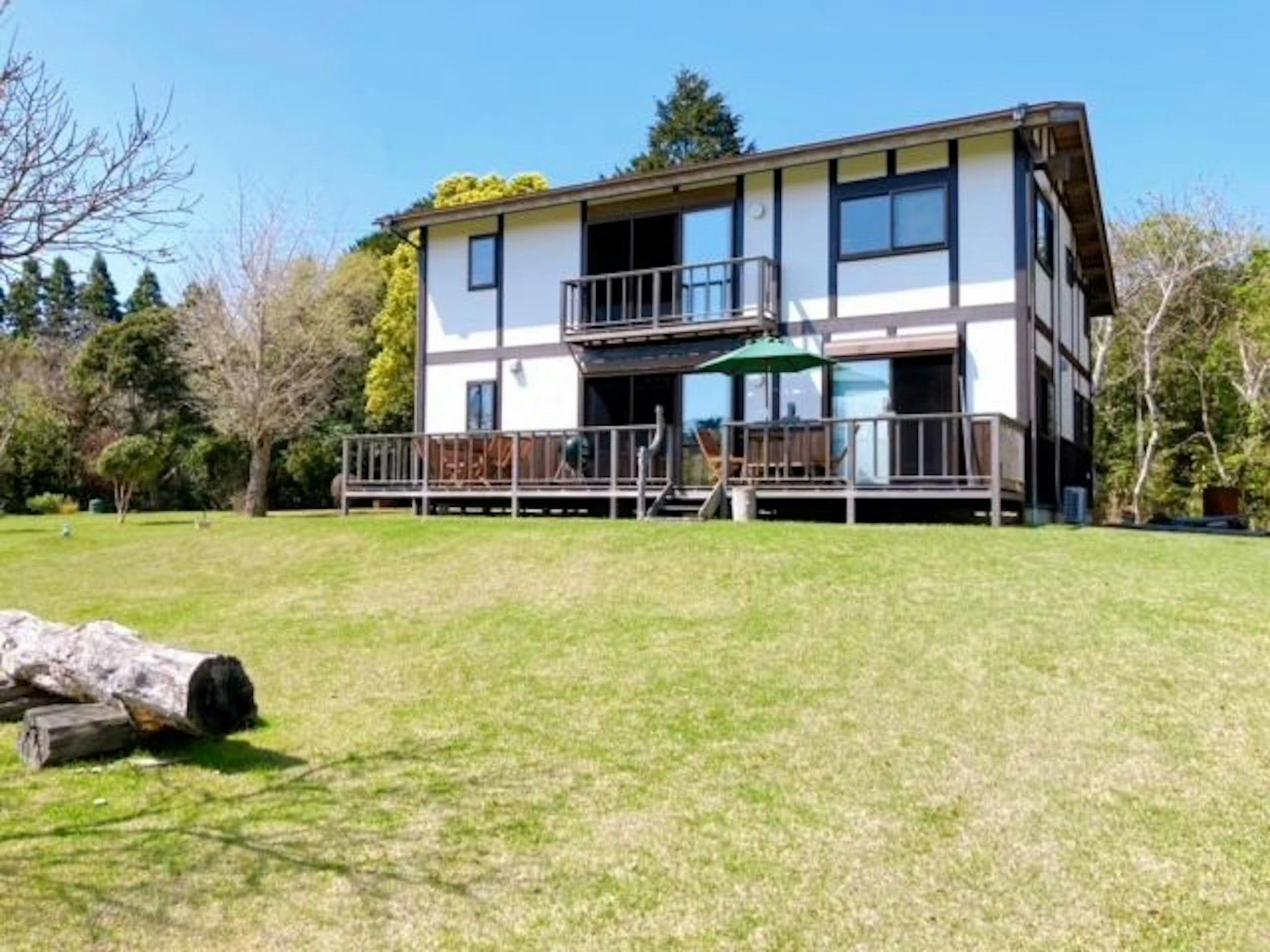 Tree House Conta
