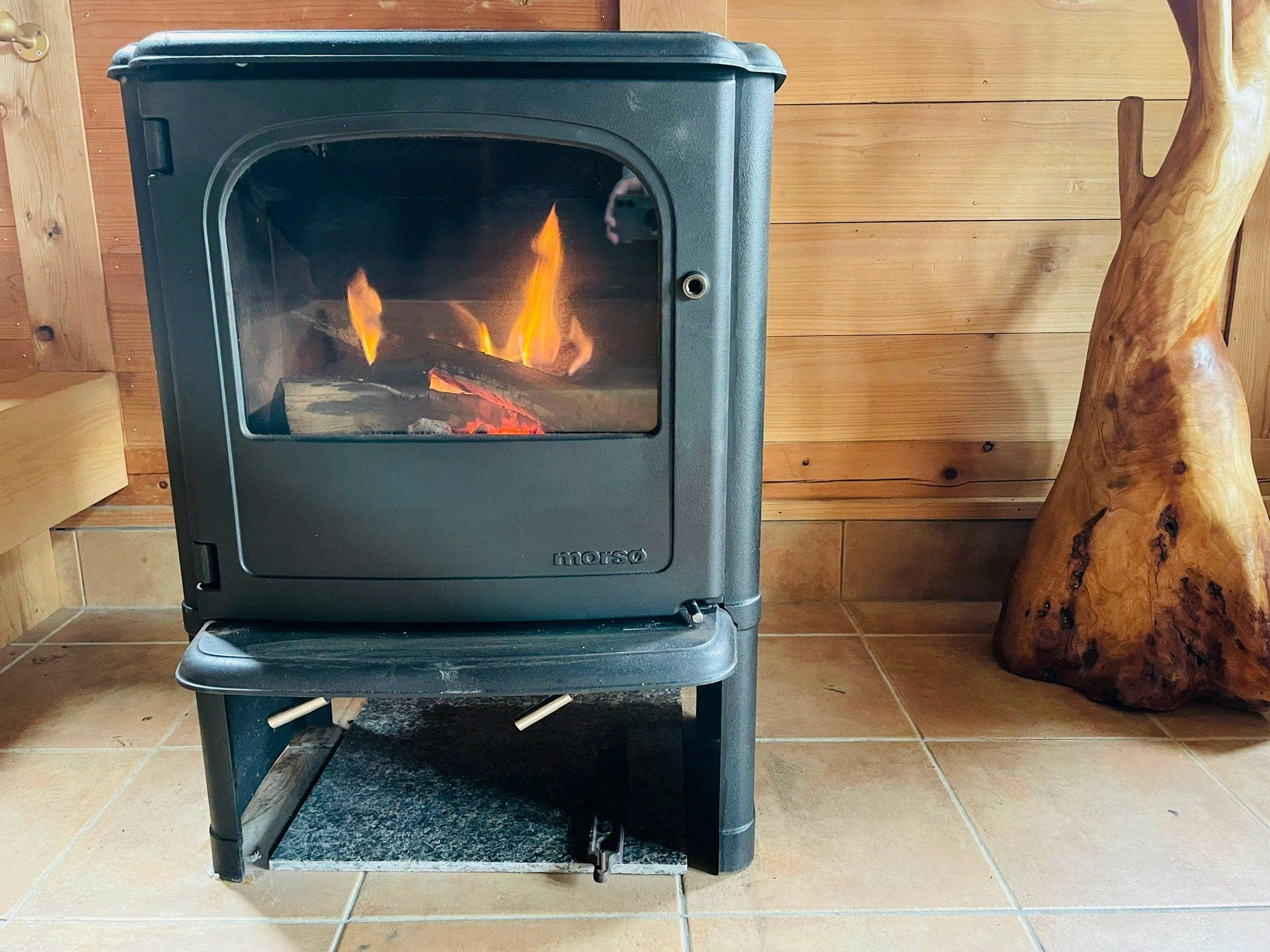 ตัวเลือกฤดูหนาว: เตาไม้และชุดฟืน