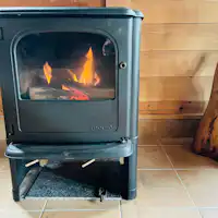 ตัวเลือกฤดูหนาว: เตาไม้และชุดฟืน