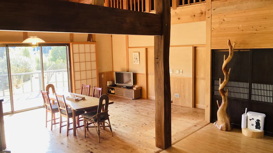 Tree House Conta