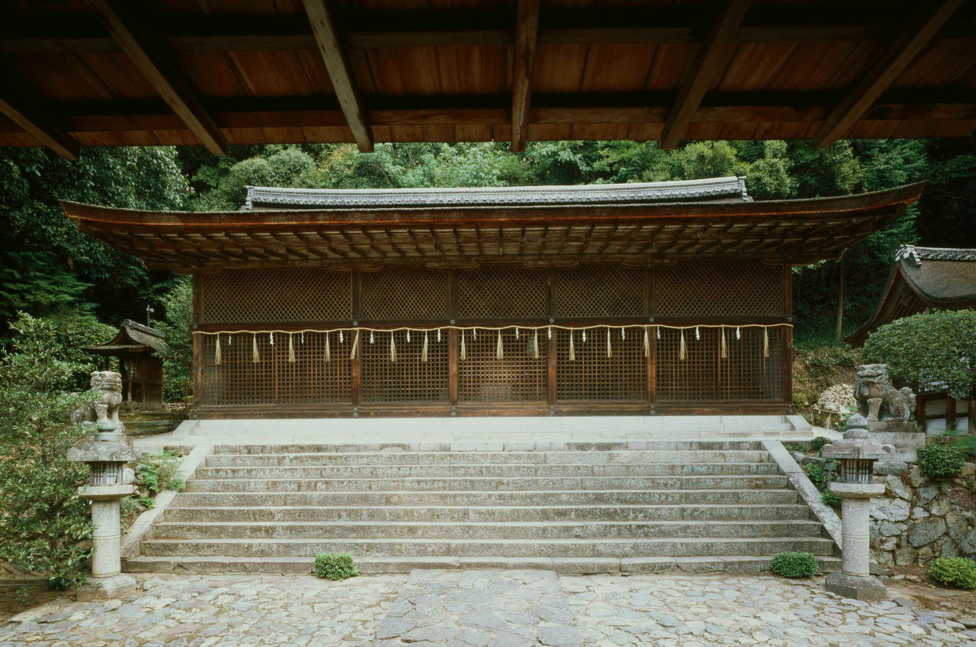 Situs Warisan Dunia Kuil Uji-gami