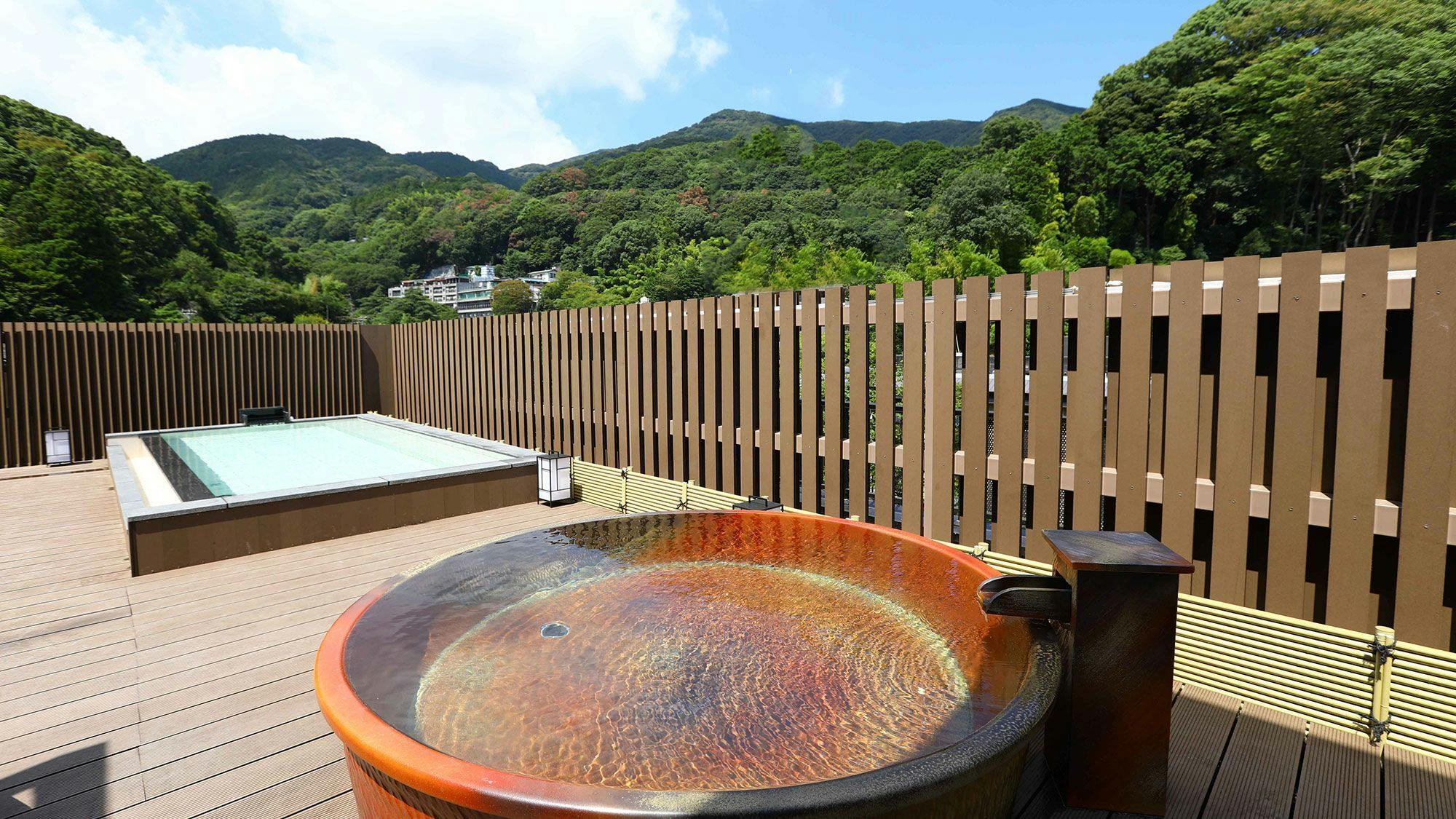 บ่อน้ำพุร้อนกลางแจ้งพร้อมวิว