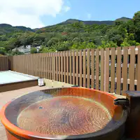 บ่อน้ำพุร้อนกลางแจ้งพร้อมวิว