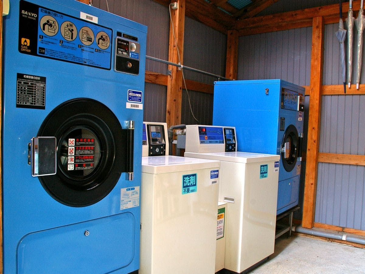 *เครื่องซักผ้าหยอดเหรียญ