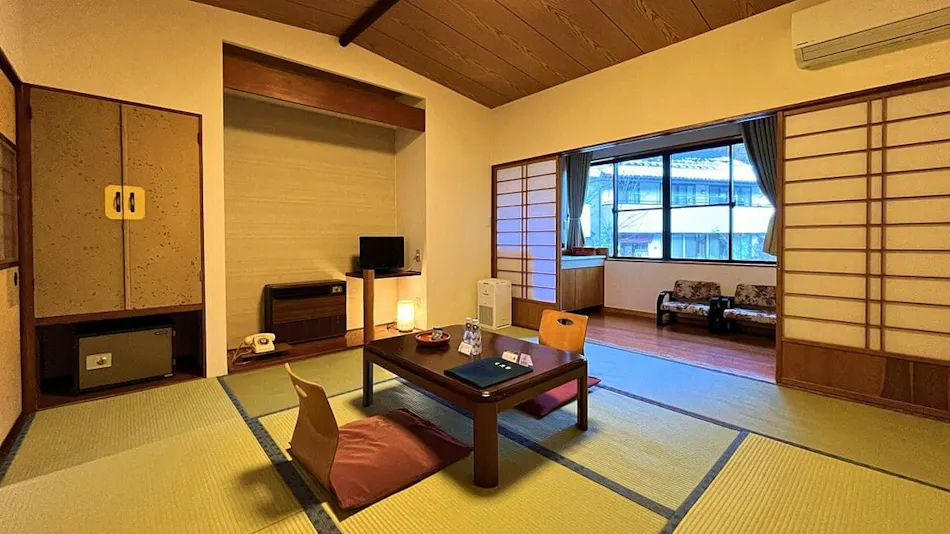 Three Private Hot Spring Baths with Free-Flowing Water - Yuyado Onsen Taiyokan
