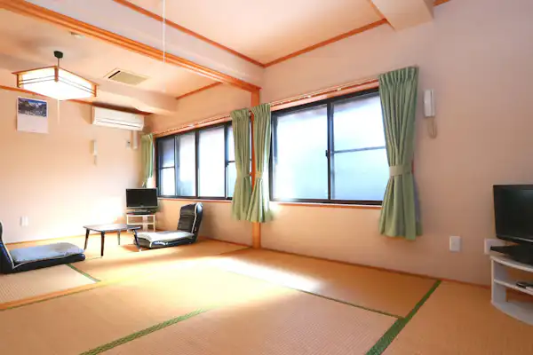 ห้องสไตล์ญี่ปุ่นขนาด 6 เสื่อ + 4.5 เสื่อ (ไม่สามารถระบุได้)