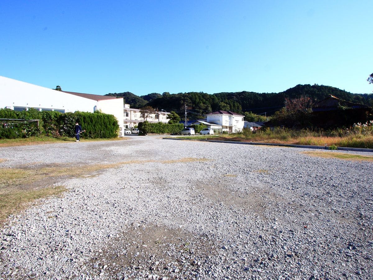 ที่จอดรถกว้างขวาง