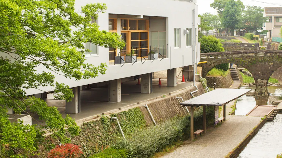 HIKE Hostel / Cafe / Shop