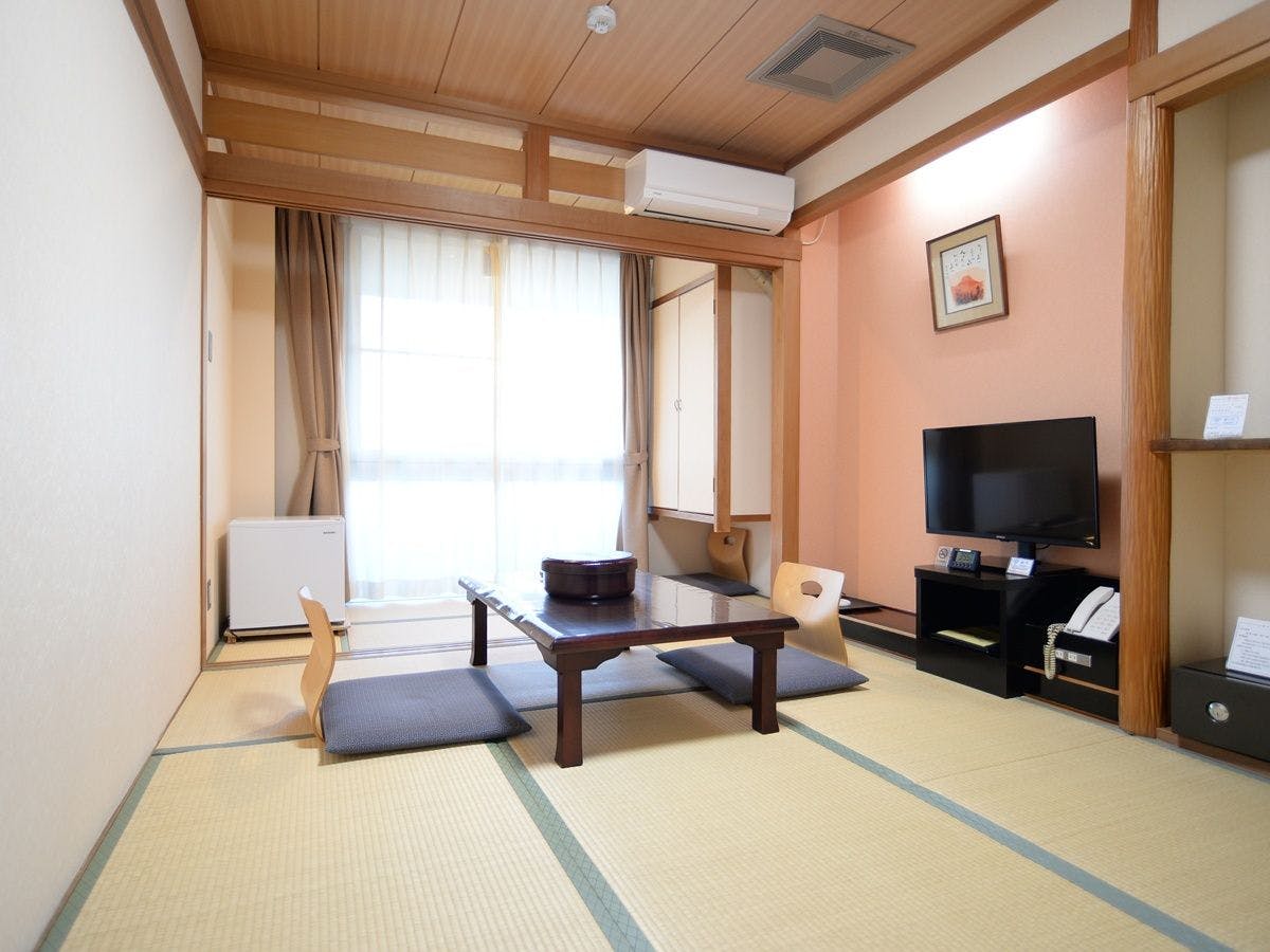 *Kamar Gaya Jepang 6 Tatami (dengan Toilet)