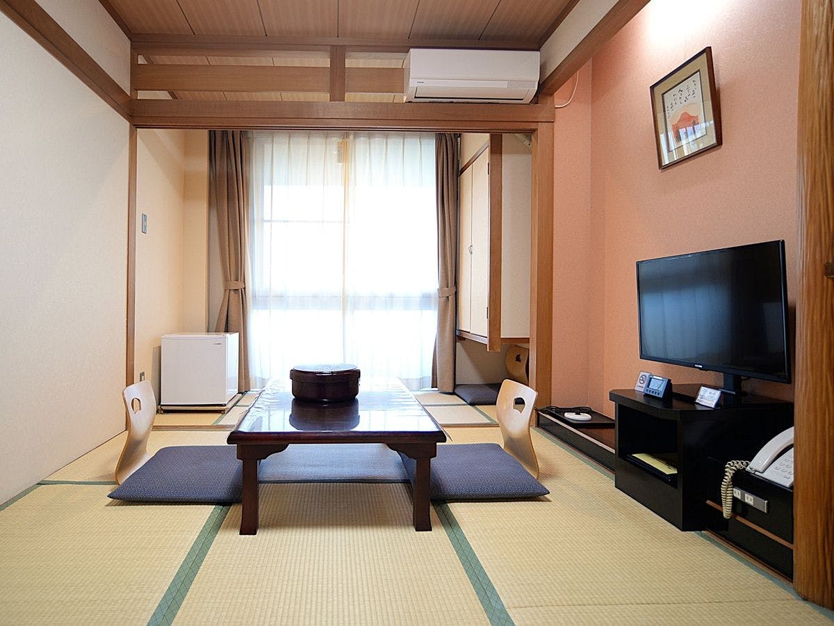*Kamar Gaya Jepang 6 Tatami (dengan Toilet)