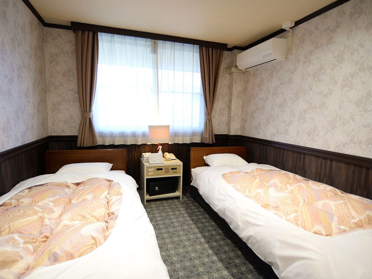 *Kamar Twin Gaya Barat