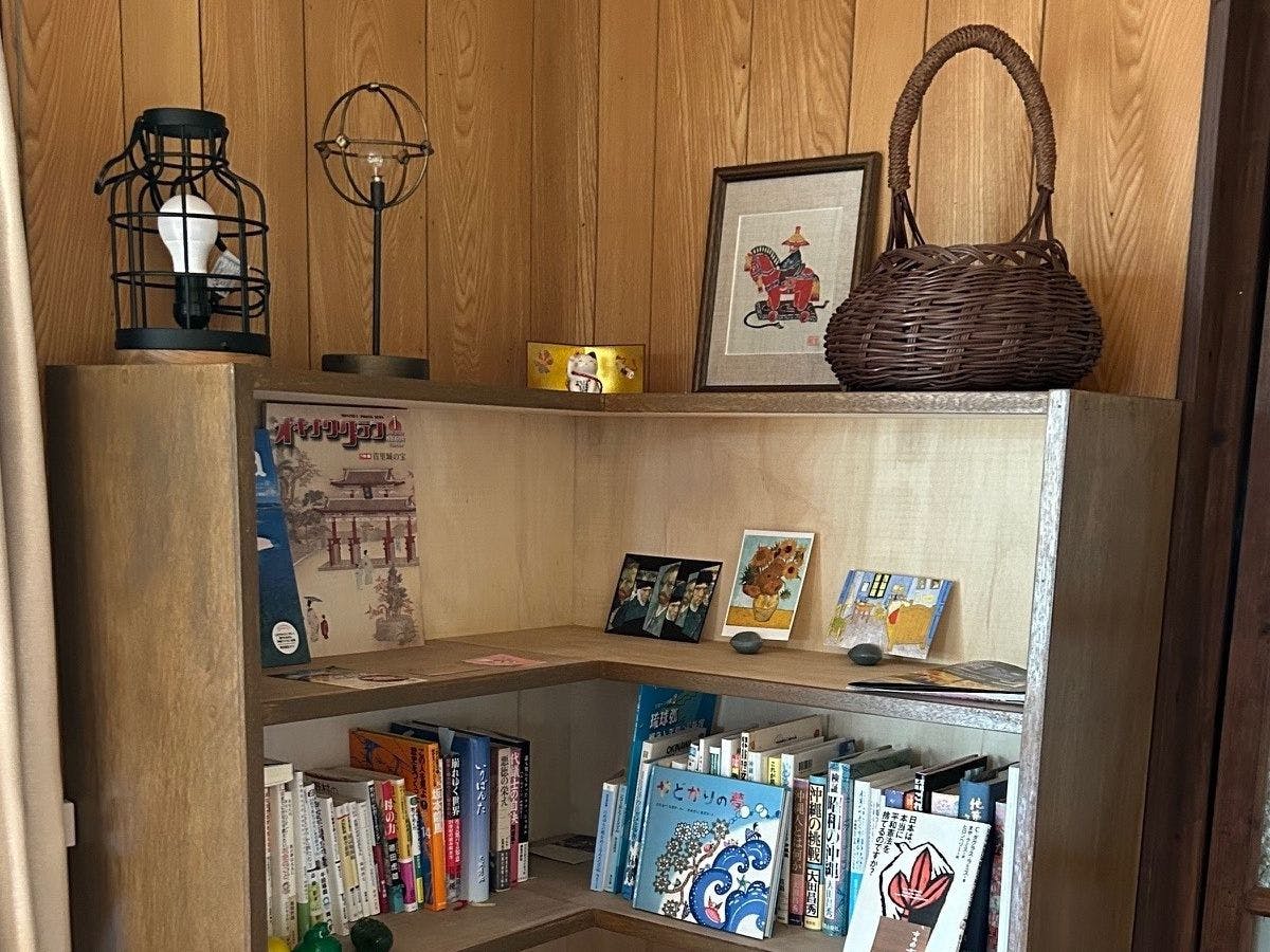 *Interior example / Library corner