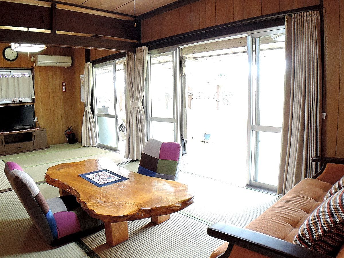 Japanese-style room (living room)