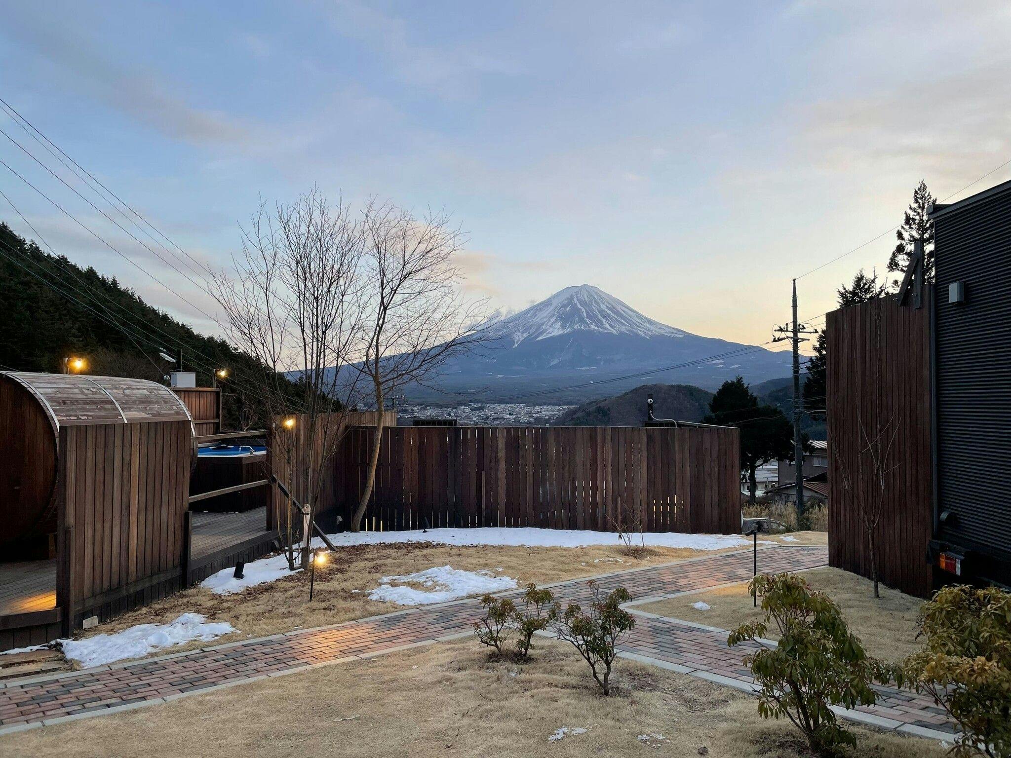 ภูเขาไฟฟูจิที่มองเห็นได้จากพื้นที่