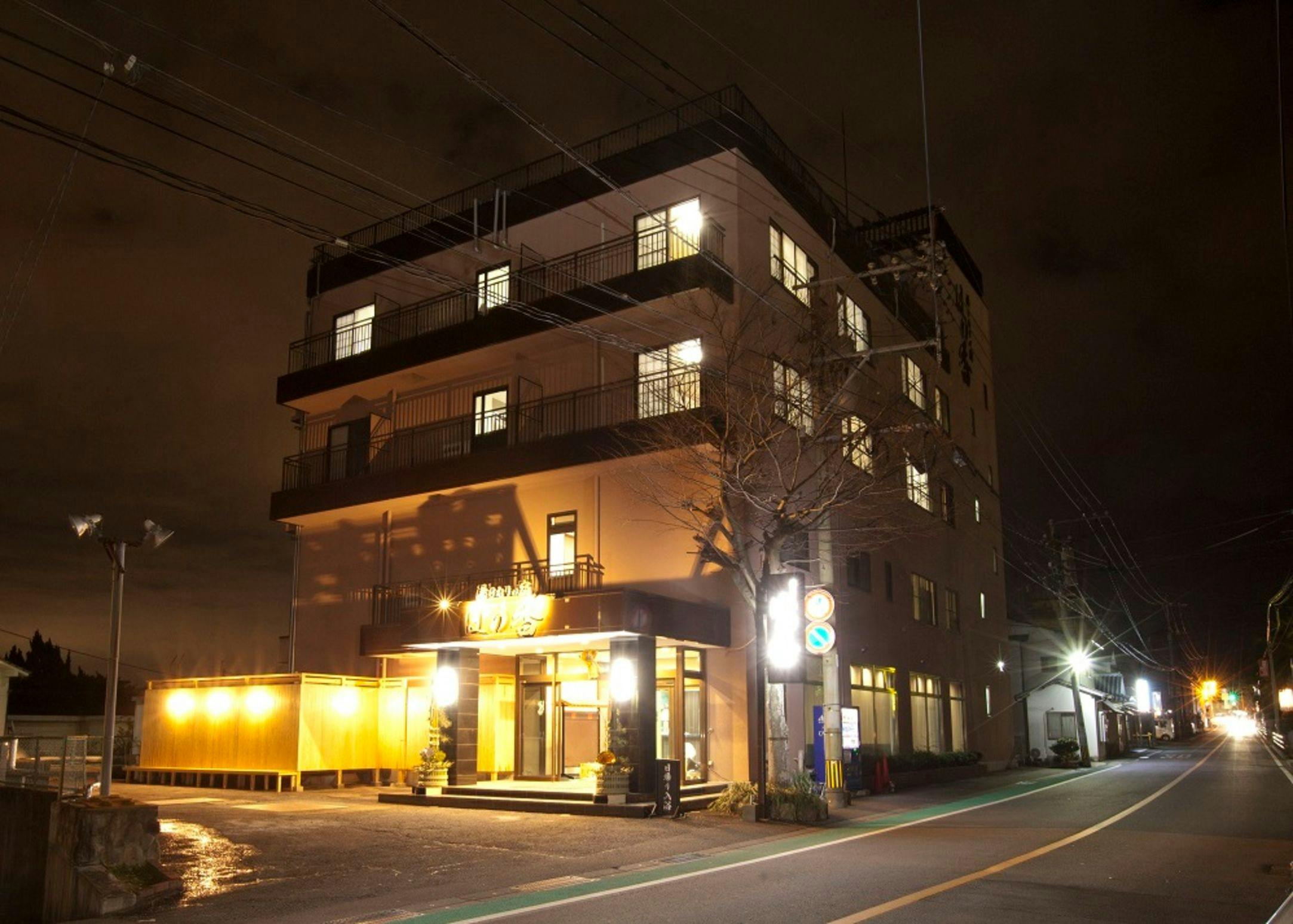 Pemandangan malam Hotel