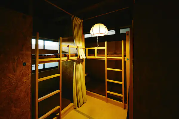 Asrama campuran lelaki dan perempuan