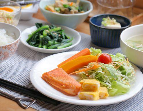 【朝食】朝食は和食の日替わり