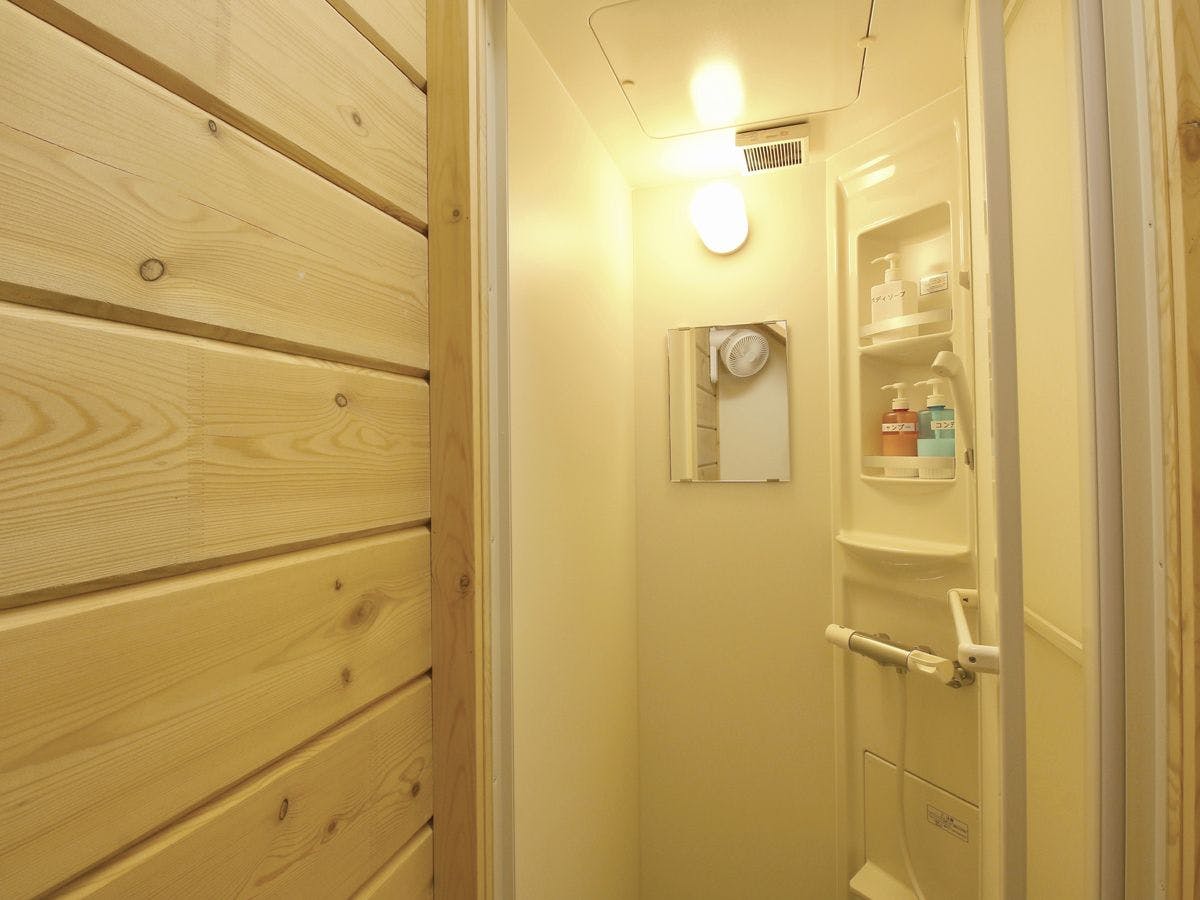 [Pensiun] Kamar mandi shower terpisah untuk pria dan wanita