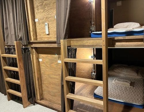 デラックスドミトリー