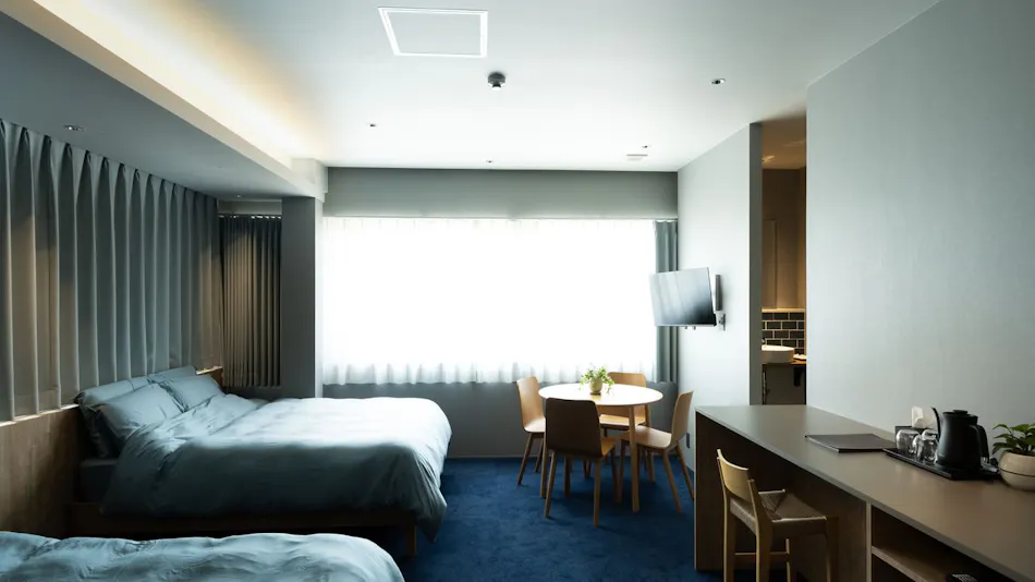 REEL HOTEL