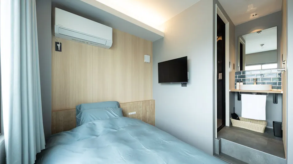 REEL HOTEL