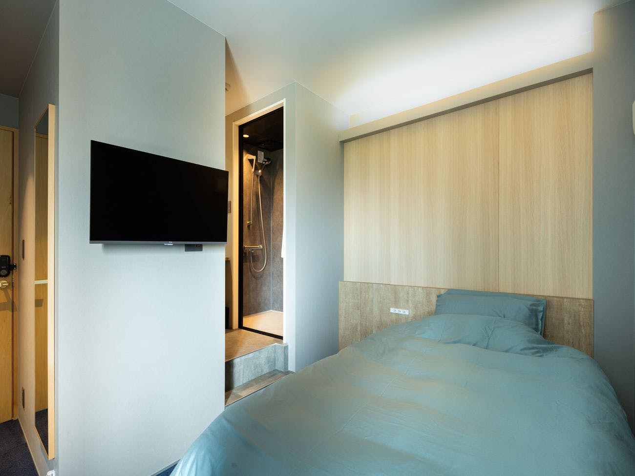 REEL HOTEL