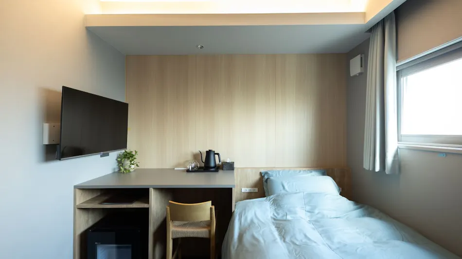 REEL HOTEL