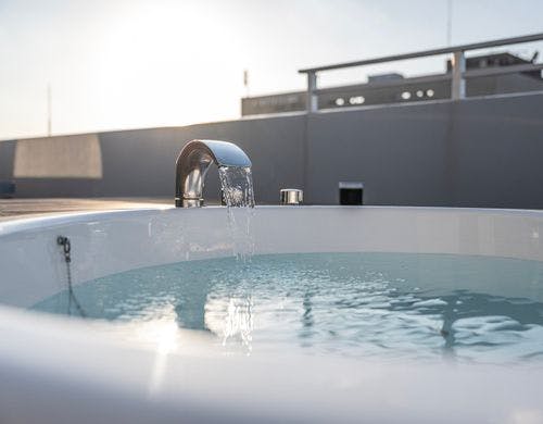 スイートルーム　テラス　ジャグジーバス