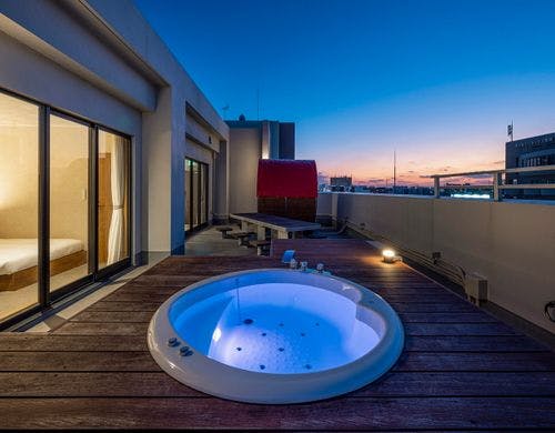 スイートルーム　テラス　ジャグジーバス