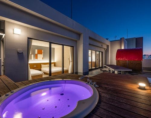 スイートルーム　テラス　ジャグジーバス