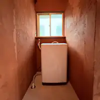 เครื่องซักผ้าและผงซักฟอกที่น่ายินดีสำหรับการเข้าพักระยะยาว