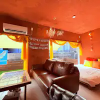 ห้องนั่งเล่นที่สว่างสดใส