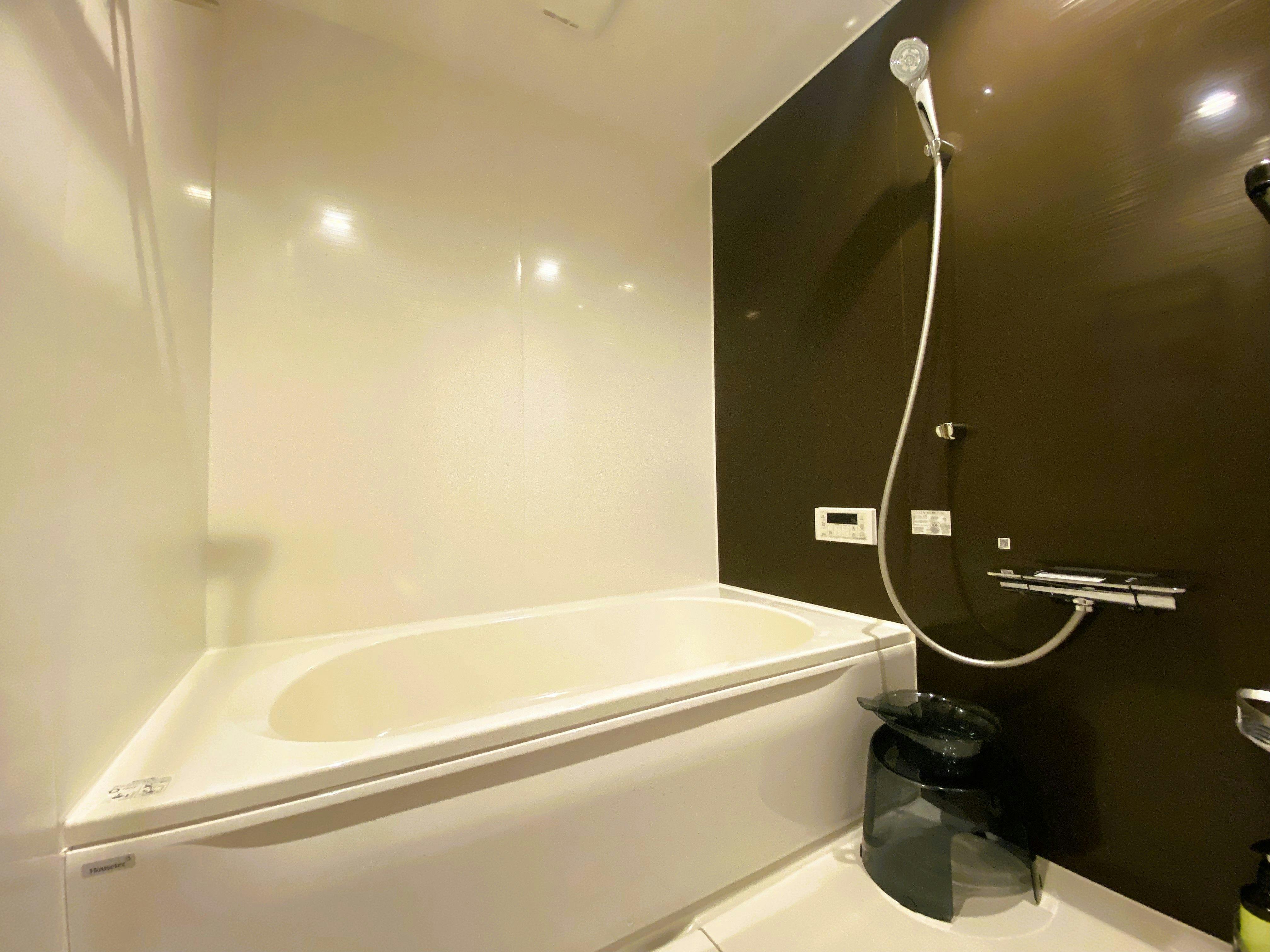 อ่างอาบน้ำที่สามารถเหยียดขาได้ พร้อมฝักบัว ReFa