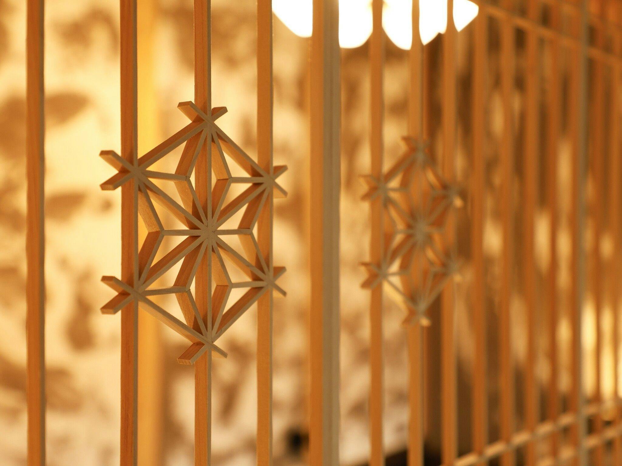 Keindahan urat kayu yang memberikan kehangatan yang selesa