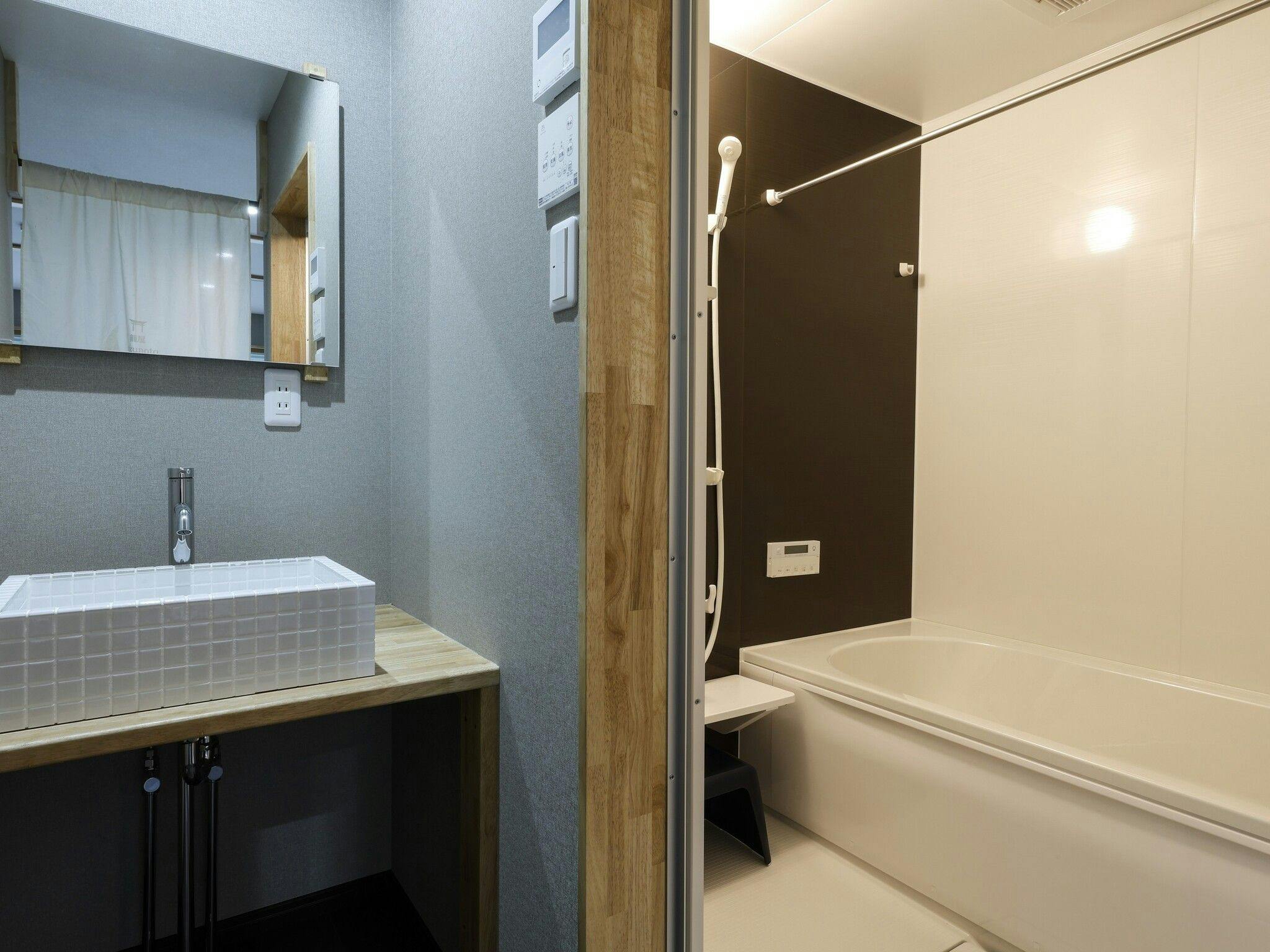 Sink dan bilik mandi unit adalah berasingan