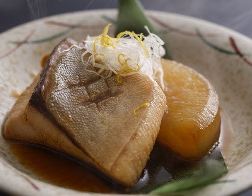 じっくり煮込んだブリ大根／例