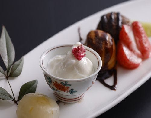 彩り鮮やかなデザート／例