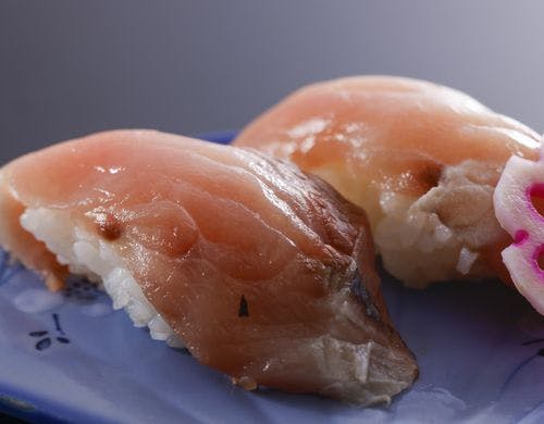 脂ののったブリの握り／例