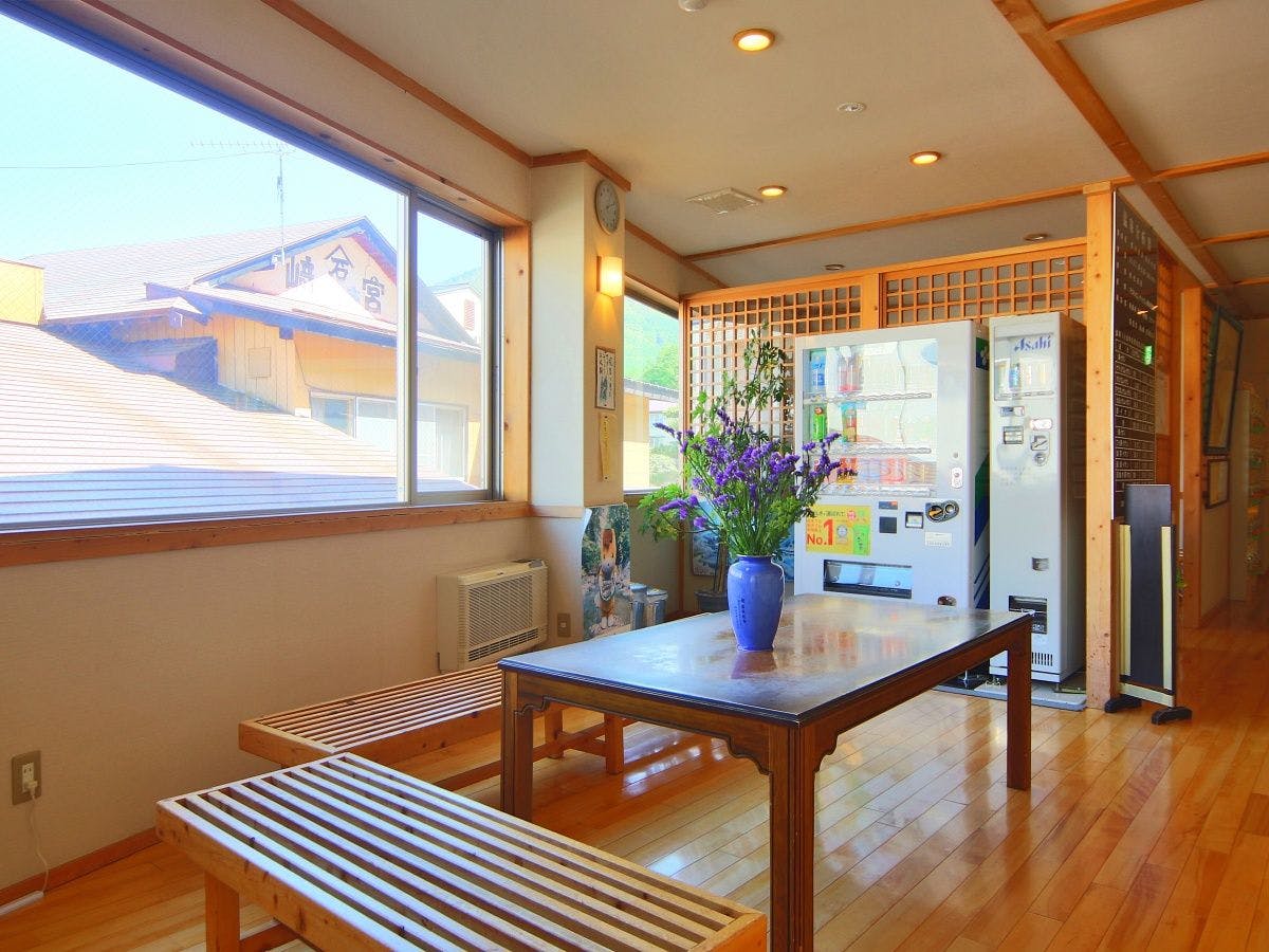 เมื่อออกจากห้องอาบน้ำสาธารณะจะมีพื้นที่พักผ่อนหลังอาบน้ำ