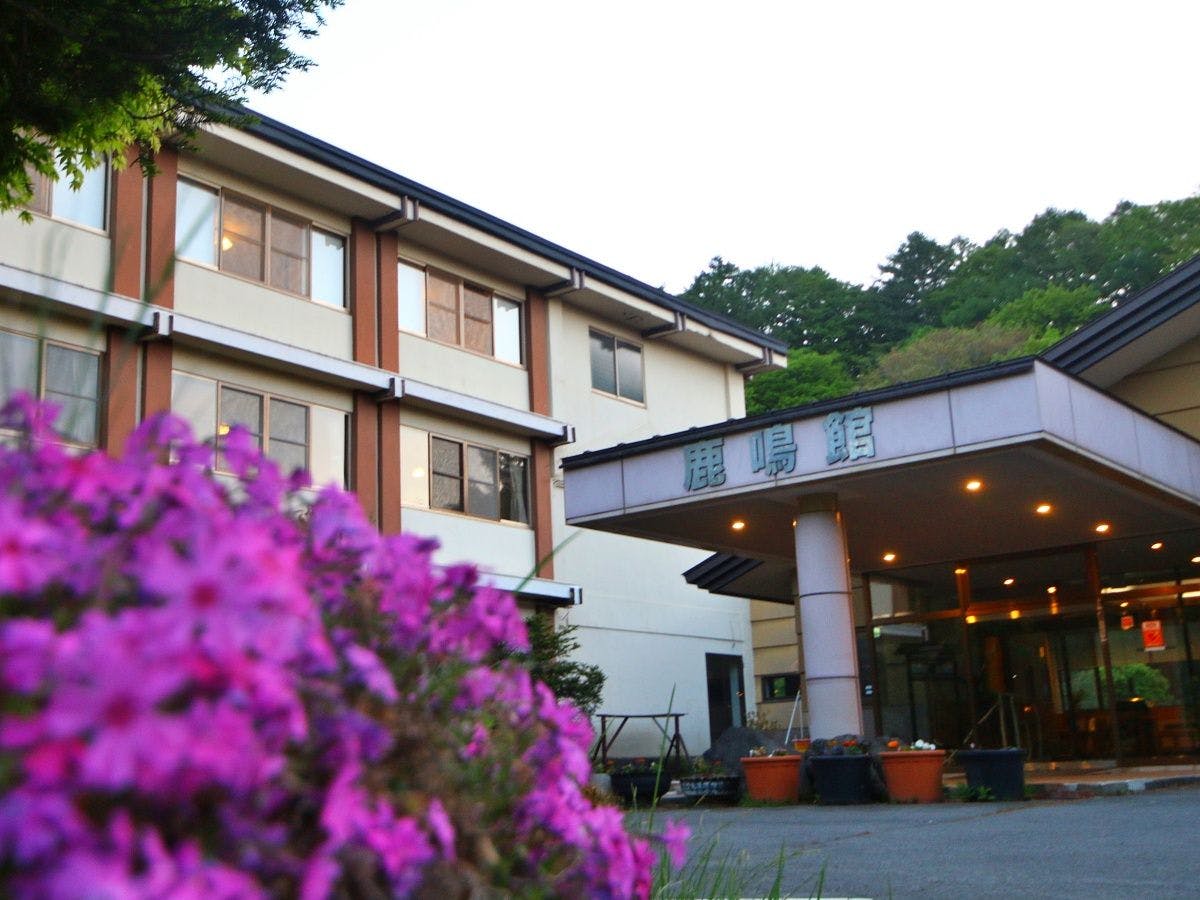 ดอกไม้และภายนอก